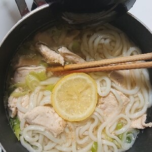 〆のおろしレモンぶっかけうどん